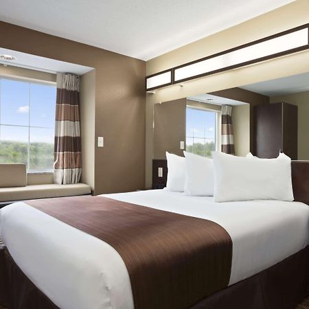 Hotel Sonesta Essential Fairmont Esterno foto